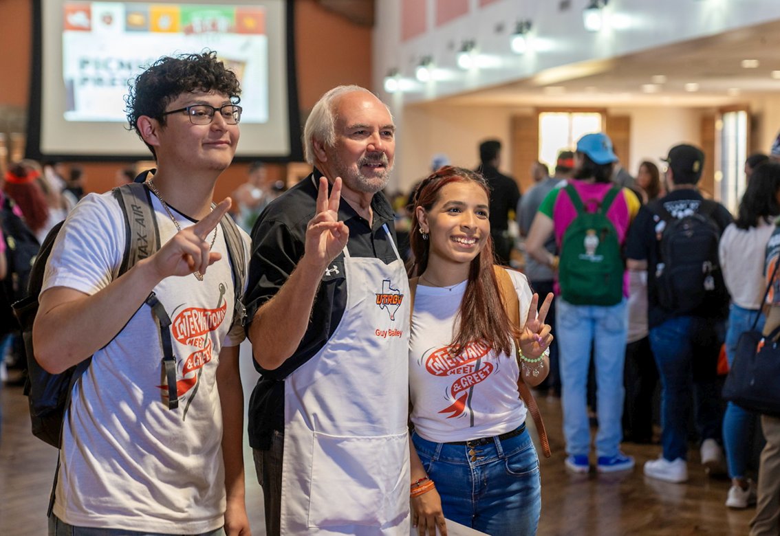 utrgv's tweet photo. Today marks Dr. Guy Bailey's 10th anniversary 🎉
THANK YOU, Dr. Bailey for your 10 years of service and dedication to our students, faculty, staff and our communities. 🧡
#UTRGV #10YearsStrong #DecadeofService #RioGrandeValley https://t.co/2qWyp2qJM6