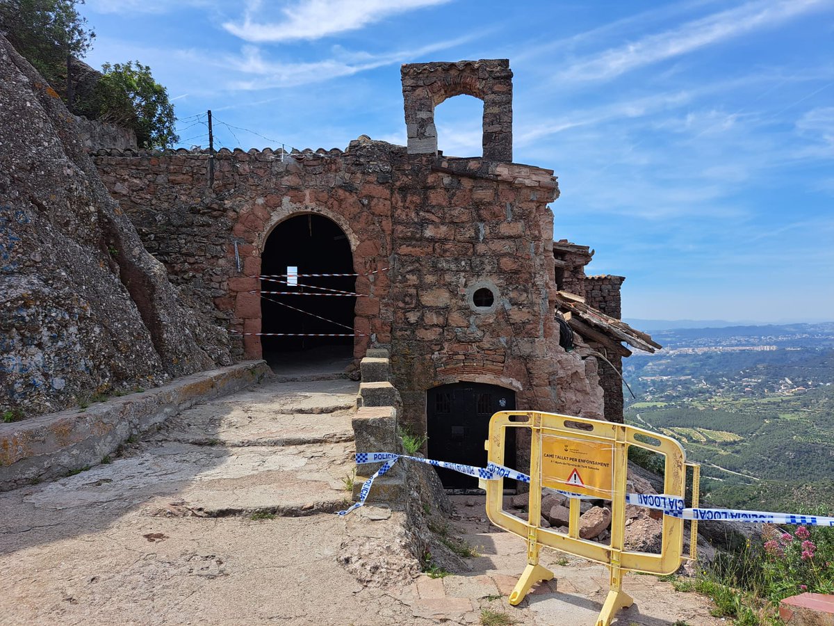 AjuntamentOlesa's tweet photo. 🔴 SANT SALVADOR DE LES ESPASES
L'alcalde d'#Olesa, @Jordiparent i el regidor de #Patrimoni, Xavier Rota, juntament amb l'alcalde d'#Esparreguera, @eduardrivas han mantingut avui una reunió amb la família propietària de l'ermita de Sant Salvador de les #Espases.
Obrim 🧵👇 https://t.co/vUcp1MWBUX