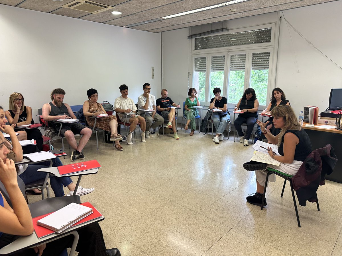 RosaSensat's tweet photo. 🙌🏼 Aquesta tarda continuem amb les formacions de la Franja B de l'#EE59 de #RosaSensat!

💡 Centrant-se en les diferents etapes educatives, els docents poden trobar tota mena de propostes en què s'intercanvien idees, coneixements i, sobretot, es planteja debat. https://t.co/eRPZEbY2GK
