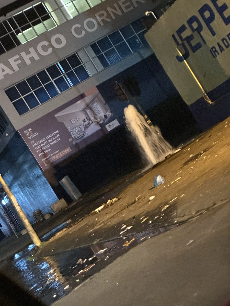 MrJack_SB's tweet photo. @JHBWater Hi. Please see major burst at Corner M31 and Error Street. https://t.co/889oEnqvHM