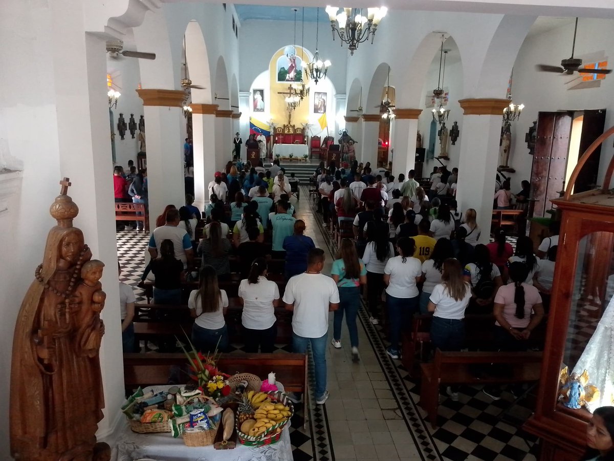 #JulioDeVictoria
Misa en acción de gracias por el inicio de los 2do. Juegos Deportivos Intercircuitales Roscio 2024. ⛹🏼‍♀️🤾🏼‍♀️🏃🏼‍♀️🤸🏼‍♀️
<a href="/NicolasMaduro/">Nicolás Maduro</a> 
<a href="/_LaAvanzadora/">Yelitze Santaella</a> 
@MPPEDUCACION 
<a href="/CDCEGuarico/">CDCE del Estado Guárico</a> 
<a href="/EliasEducacion1/">Elías Zurita</a> 
<a href="/josemvasquez/">José Vásquez</a> 
<a href="/Gob_Guarico/">Gobierno de Guárico</a>