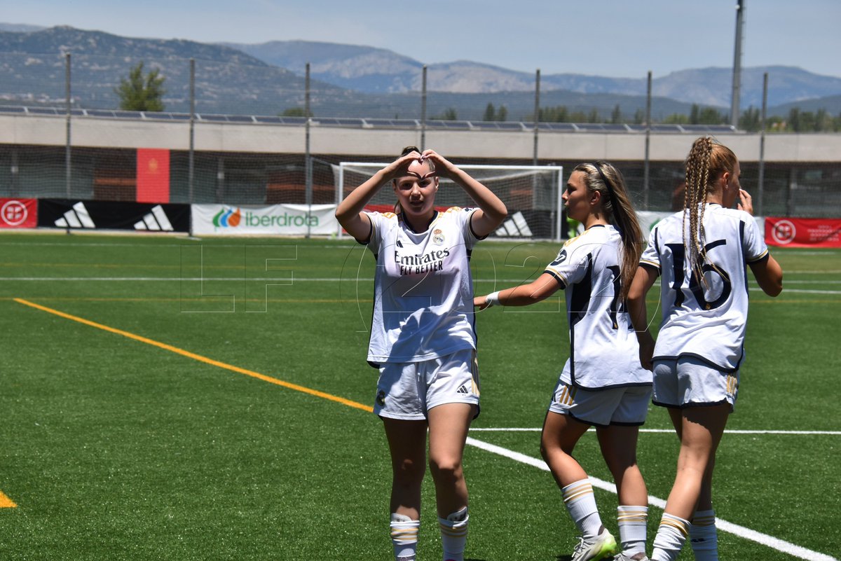Misa_CF's tweet photo. Tras cuatro años en el club, la mediapunta @10vittoriarossi se despide del Real Madrid con un gran palmarés y muy buenos números. 

🏆🏆 Preferente Juvenil
🏆 Preferente Cadete
🏆 Copa de la Reina

🤍 89 partidos
⚽️ 94 goles

La mejor de las suertes en tu nueva etapa; ya eres parte de la historia de #LaFabricaFemenina

#HalaMadrid | #RMCity