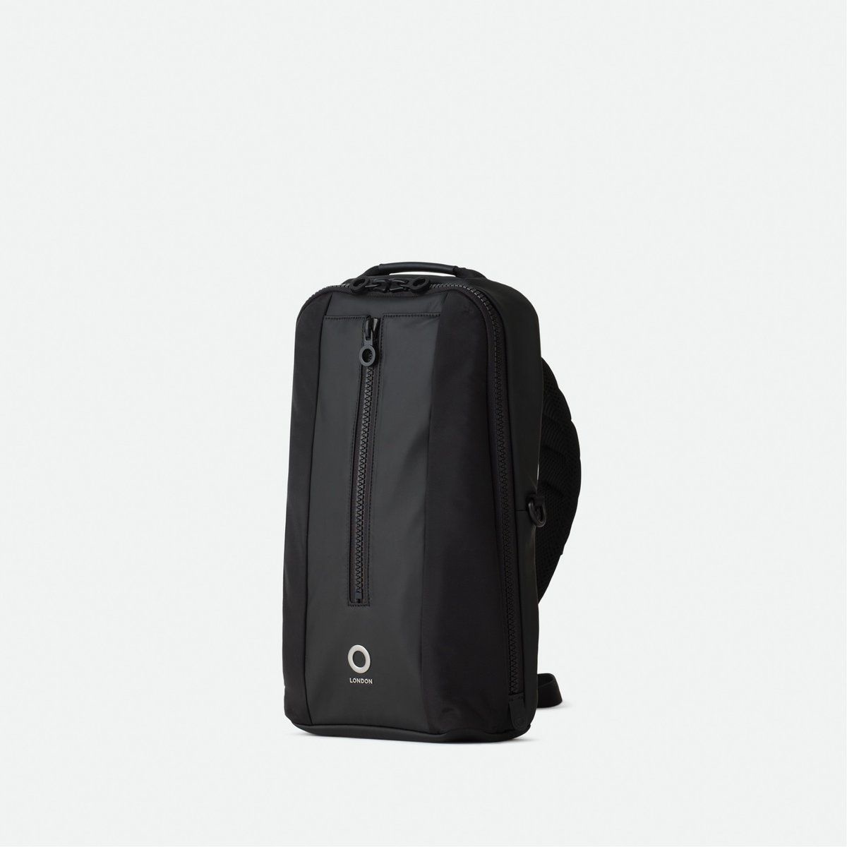 timothylondon_'s tweet photo. The tennis season is here, so here's the perfect companion.

If you’re out watching the tennis this year, with only got a few small things to carry, our Carnaby Sling is just the thing. Simply sling it over your shoulder, clasp it closed and away you go. https://t.co/jmPvk9Rd2m