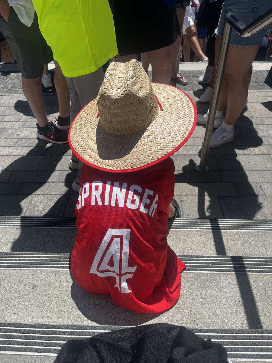 blondeone85's tweet photo. 🇨🇦 Hoping to add a Canadian Tuxedo hat to the #CanadaDay Collection @BlueJays 🇨🇦 https://t.co/ffwRs4XHBx
