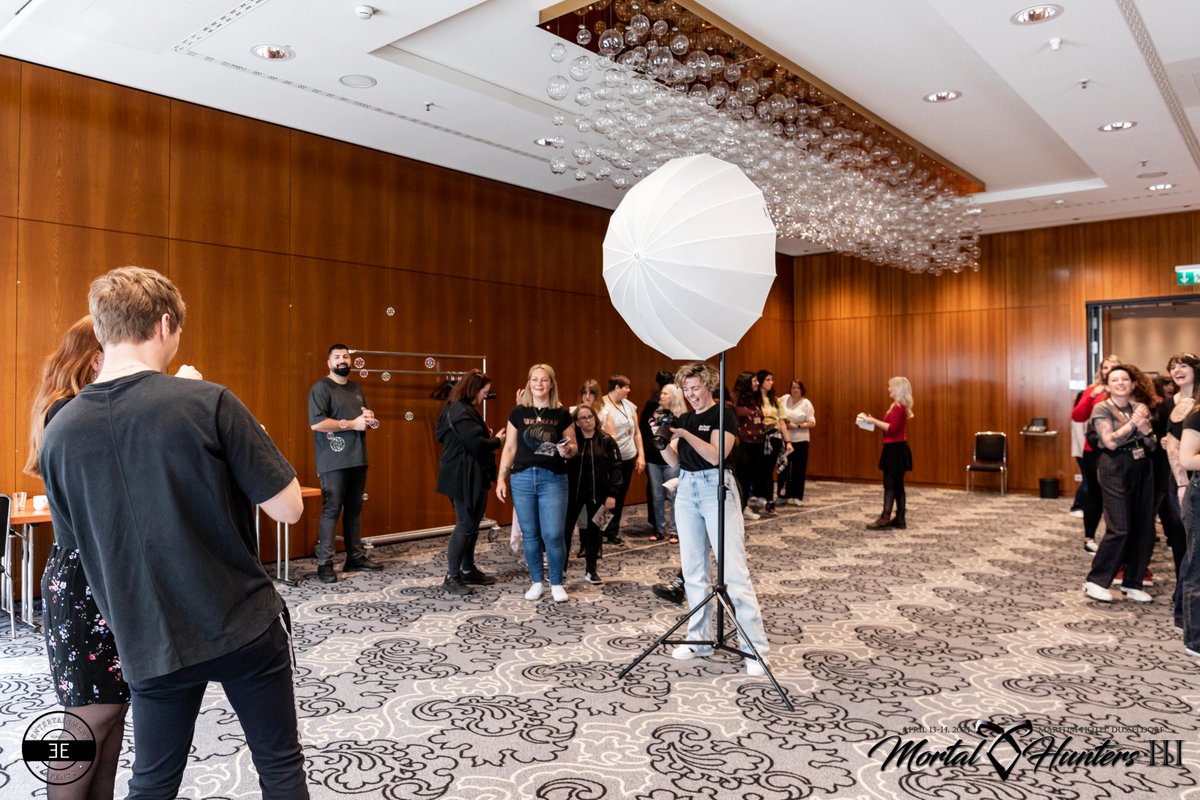 Ent_Event's tweet photo. Saturday Photo Ops with @willtudor1 at Mortal Hunters III, April 2024.

#shadowhunters #shadowhunterscon #shadowfam #shadowhunterseurope #convention #entevents #mortalhunters #mortalhunterscon #mortalhuntersconvention #throwback #bestoftheday #behindthescenes #angels https://t.co/LBWr1Y5iFy