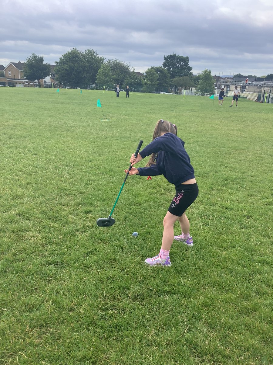 TheGlebePrimary's tweet photo. Mini-golf was the first sports event of the week for 2C! https://t.co/DnsvXF68e0