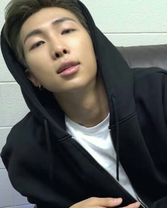 𝐂orrente de a𝗉𝗋𝖾𝗌𝖾𝗇𝗍𝖺ção.   

𝐍ome : Pedro Hiroshi
𝐔ma música ᎓ 007 — Tabber 
𝐒exualidade : Bissexual
𝐒tatus : Solteiro
𝐂or favorita ᎓ Preto, vermelho e azul
𝐀ltura : 1,93
𝐍acionalidade: 🇯🇵🇧🇷