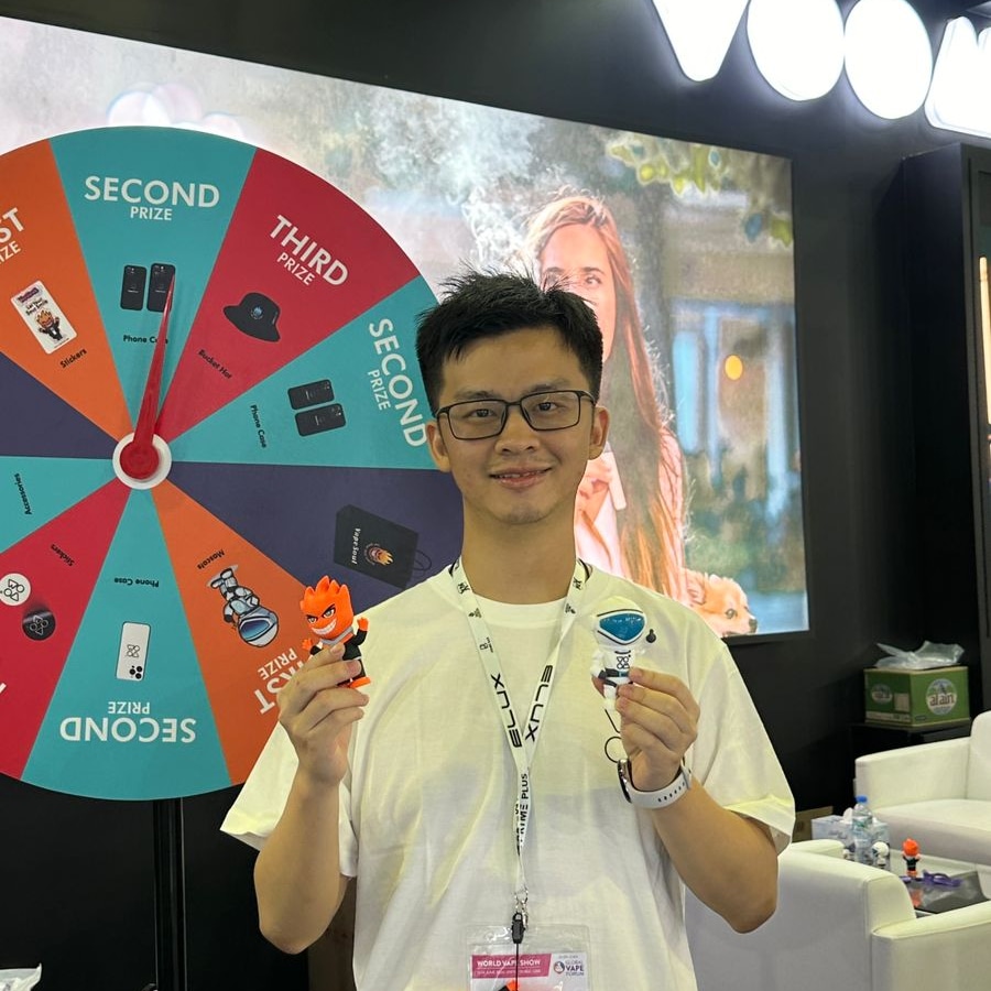 JoeDKang's tweet photo. Sometimes ever, sometimes never  #dubai #love #worldvapeshow #business #team #teamwork #china #vape #investment #tech #big https://t.co/mZuLGj74la