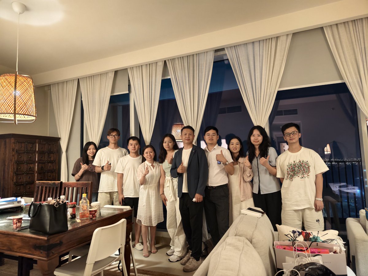 JoeDKang's tweet photo. Sometimes ever, sometimes never  #dubai #love #worldvapeshow #business #team #teamwork #china #vape #investment #tech #big https://t.co/mZuLGj74la