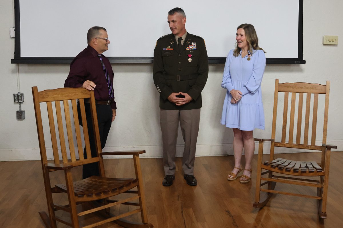 USArmyFortSill's tweet image. Congratulations, Col. (R) Jason Tolbert! Enjoy your retirement 😁 

📷: flic.kr/s/aHBqjBwDre

#TeamSill #FiresStrong #SoldierForLife