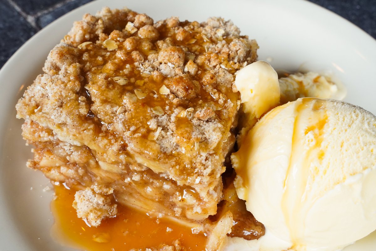 LazlosBrewGrill's tweet image. Apple Crisps are the perfect way to sweeten up your summer!

#AppleCrisp #MadeFromScratch #lincolnlocal