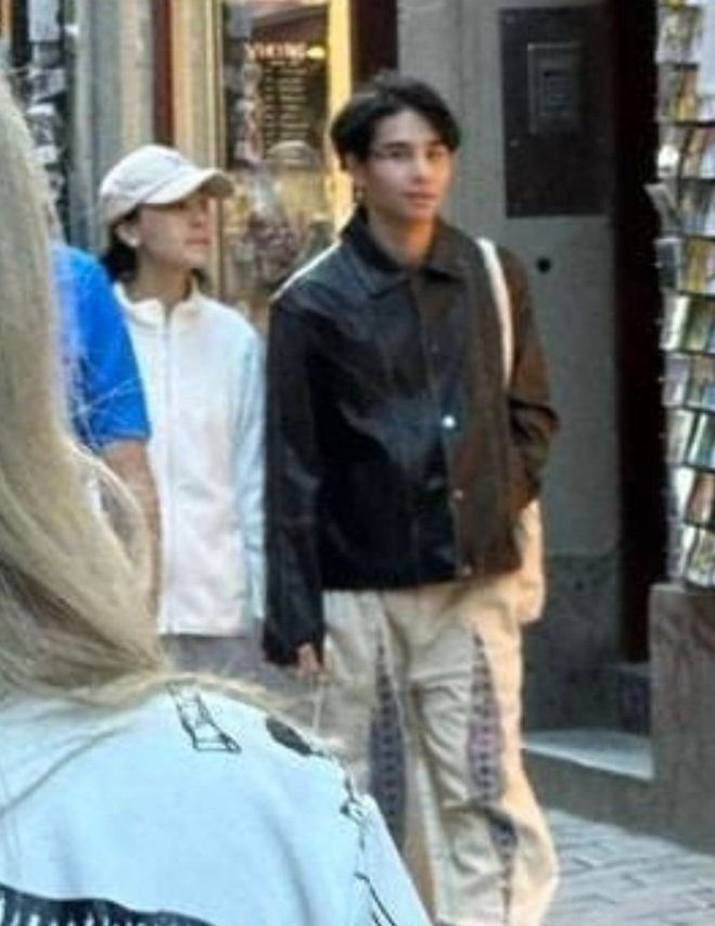ToxicBlTh's tweet photo. Jeff Satur along with his GIRLFRIEND Vivi walking through the streets. Did you know that they started dating 5 years ago, when she was 15 and he was 24?.

 CONGRATULATIONS TO THE COUPLE ON THE 5 YEARS TOGETHER

@jeffsatur #JEFFSATUR @studio_onsaturn https://t.co/XjY2FMwKOM