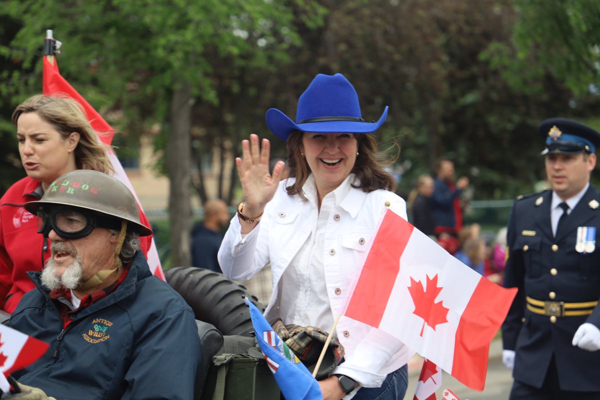 Danielle Smith tweet media