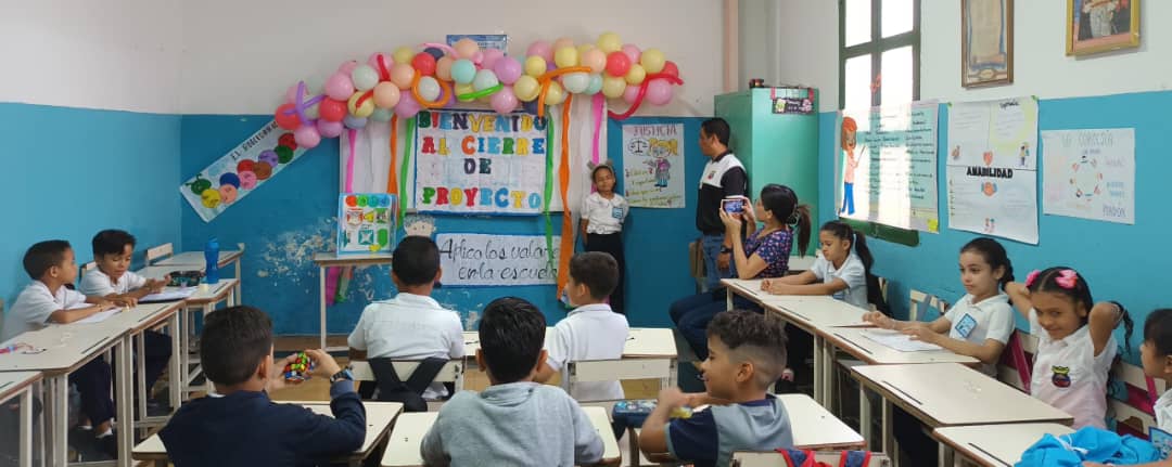 Centro de Desarrollo de la Calidad Educativa Lara (@cdcelara) on Twitter photo #1Jul Nuestra muchachada realiza su cierre de proyecto con mucha alegría, en las instituciones del municipio Iribarren.
¡Felicidades por su dedicación!
<a href="/NicolasMaduro/">Nicolás Maduro</a>
@MPPEDUCACION
<a href="/_LaAvanzadora/">Yelitze Santaella</a>
<a href="/CDCEIribarren/">CDCEM IRIBARREN</a>
#JulioDeVictoria #1Jul Nuestra muchachada realiza su cierre de proyecto con mucha alegría, en las instituciones del municipio Iribarren.
¡Felicidades por su dedicación!
<a href="/NicolasMaduro/">Nicolás Maduro</a>
@MPPEDUCACION
<a href="/_LaAvanzadora/">Yelitze Santaella</a>
<a href="/CDCEIribarren/">CDCEM IRIBARREN</a>
#JulioDeVictoria