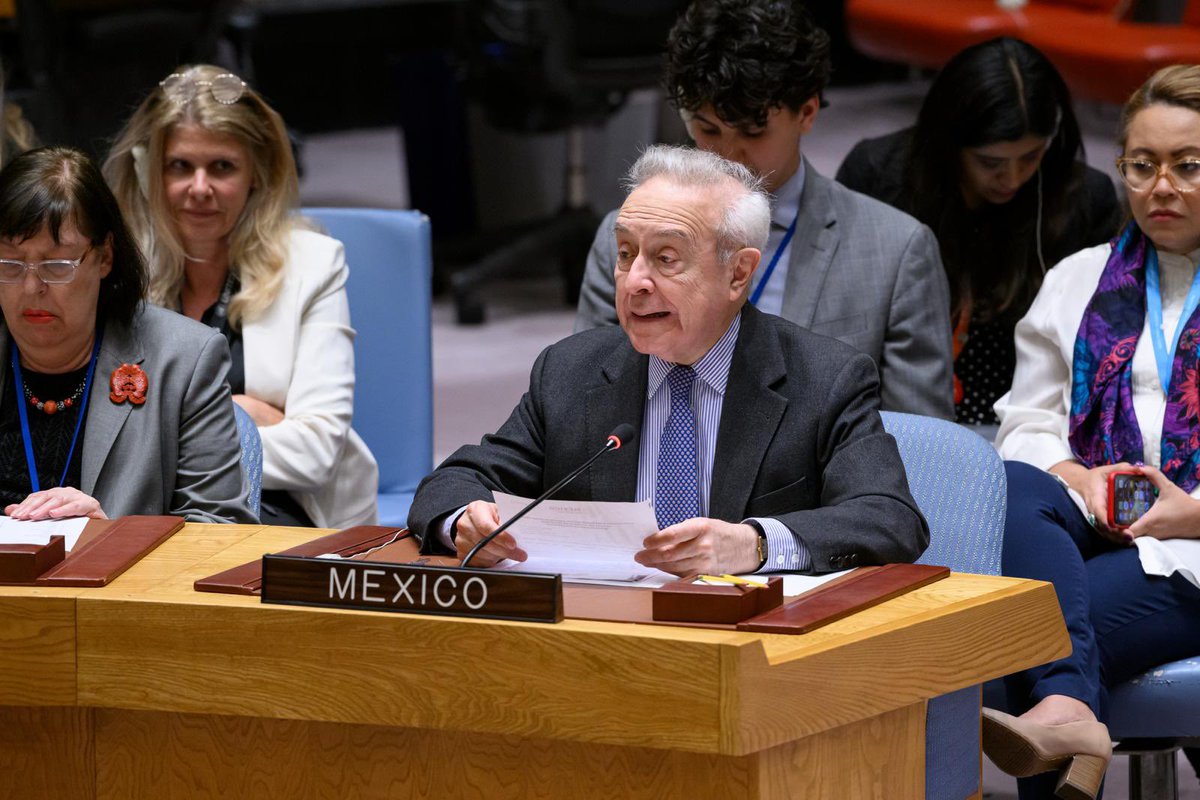 MexOnu's tweet photo. En el debate del #CSONU sobre violencia contra la Niñez en Conflictos Armados,🇲🇽 condenó la violencia hacia la niñez. Enfatizó que los Estados Miembros deben continuar presionando a través de la 🇺🇳, para que las partes en conflicto cumplan con el derecho internacional humanitario https://t.co/dPDaSf0g0U