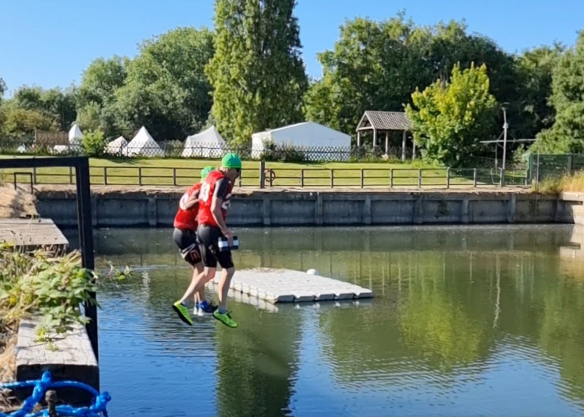 swimrunner tweet media