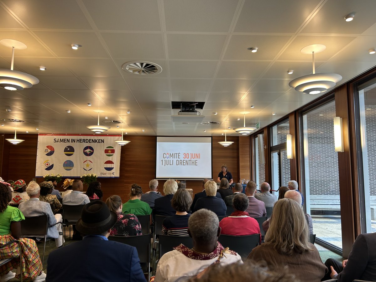 Op het provinciehuis in Assen is vandaag het slavernijverleden herdacht en de afschaffing van de slavernij gevierd. Onder meer staatssecretaris Fleur Gräper en commissaris van de Koning Jetta Klijnsma hielden toespraken tijdens Keti Koti. Ook waren er voordrachten en muziek.