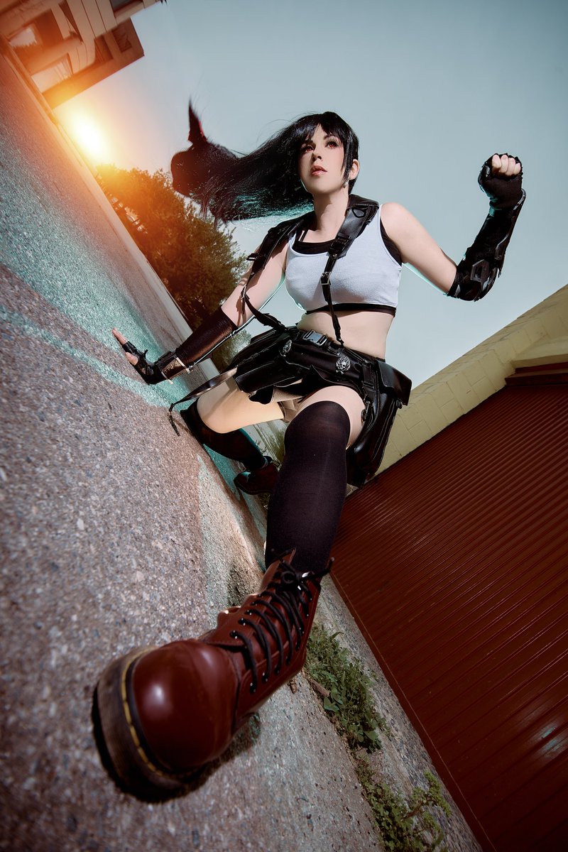 Venga que queda poco lunes!
Otra foto de Tifa de FFVII:Remake/Rebirth
Cosplay por me, foto por <a href="/SKYline_Cos/">S.KY. Photo</a>