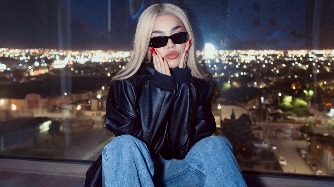 .@KeniaOS recibió 90,230,788 streams en el mes de Junio, continua como la artista femenina mexicana más transmitida en el año hasta el momento.