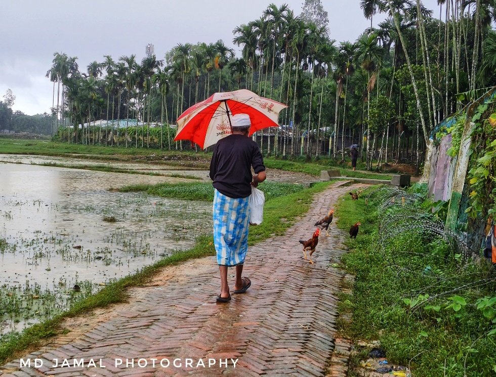 mdjamal315's tweet photo. During the rainy season actually changes how people move and live through it #rohingyaphotography 
#MdJamalPhotography #refugee_life
#saverohingya #RohingyaChild
 #rohingyalife #RohingyaCrisis #RohingyaStory #StreetRohingya 
#justiceforRohingya #viewers
#streetphotography #rainy https://t.co/acw2WvI8iD