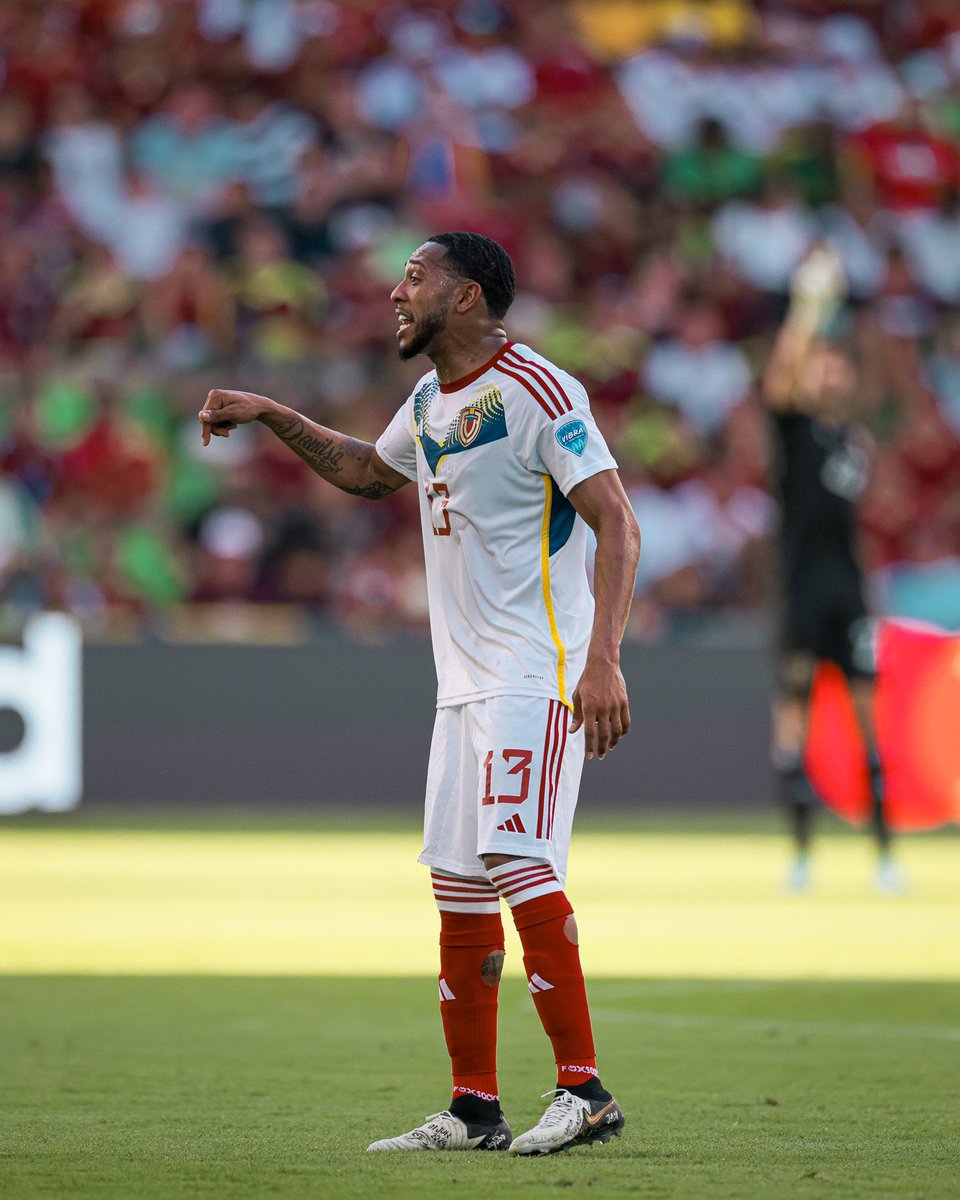 SeleVinotinto's tweet photo. 𝐀𝐐𝐔𝐈́ 𝐘 𝐀𝐇𝐎𝐑𝐀 👊🏽

🧙🏾‍♂️ @JoseAndresMT8 

#SiempreVinotinto #VibraElContinente https://t.co/8m09J5SkPl