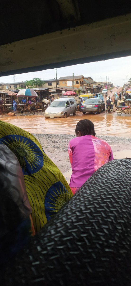 adematinfo's tweet image. That lady must not rest o, state of emergency must be declared on Ogun Roads.

Calling on all agenda people from all states in Nigeria to help us loud d advocacy.
#Dapofixogunroads