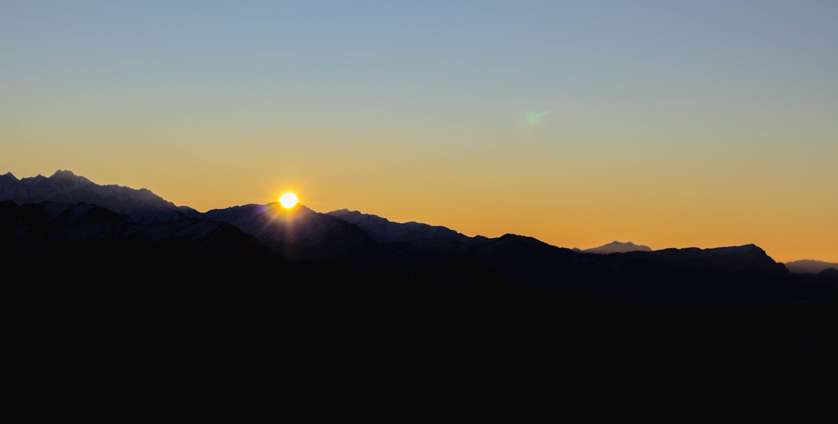 batorua_'s tweet photo. #travel #photography #canonbreak #sunrise #canon https://t.co/jFWbmRL4zd