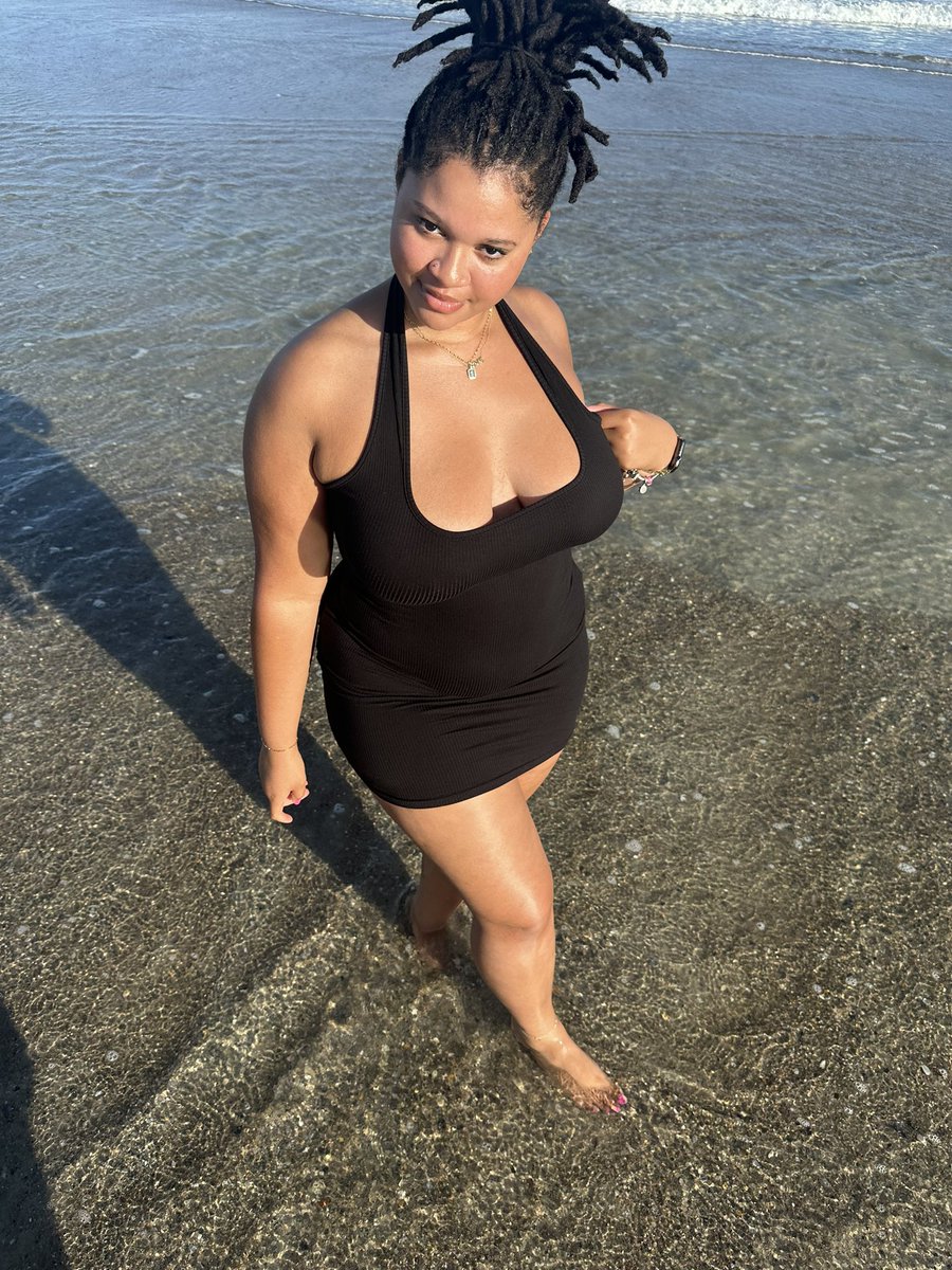 I love me in a black dress omg🙂‍↔️