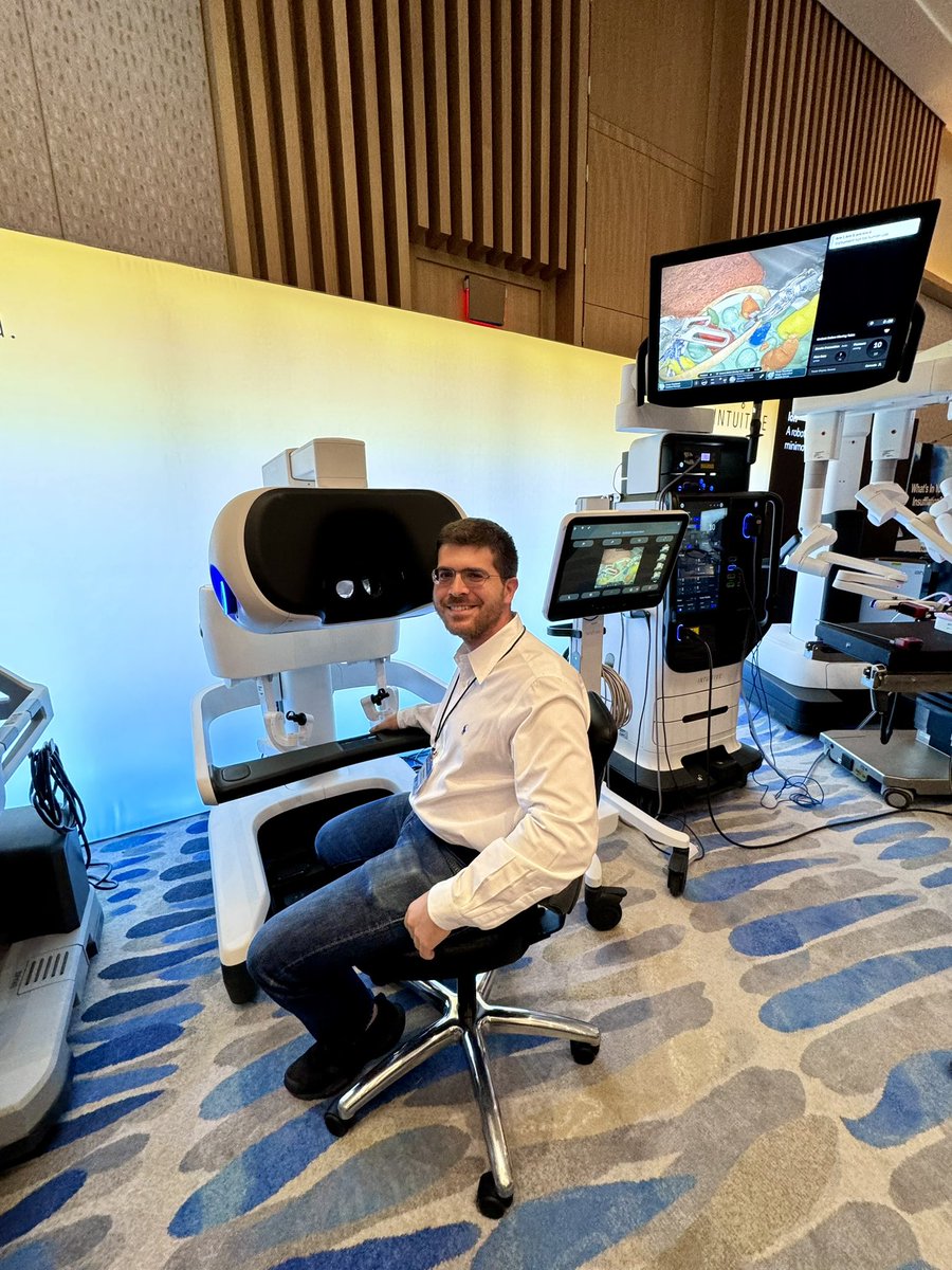 Uro_Surgeon's tweet photo. An amazing experience attending the annual meeting of the Society of Robotic Surgery  #SRS2024 in Orlando, Florida. 
Live cases, great sessions with pioneers of robotic urology , as well as having the opportunity to test cutting edge robotic technology.
#Urosome 
#Roboticsurgery https://t.co/Kg8WPno2ch