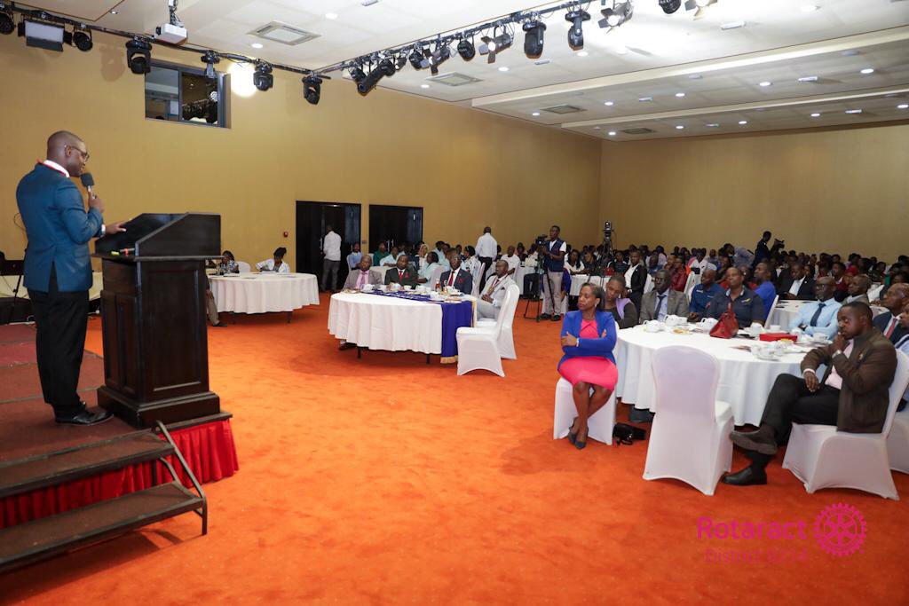 Kigo7LakesGolf's tweet photo. District Rotaract Representative for @RotaractD9214; @JB_Ssengooba addresses the Rotarians in attendance at the Rotary Year 2024-2025 Launch at @spekeresort!
#Kigo7Lakes #RYLaunch https://t.co/BQuXMT5ZHU