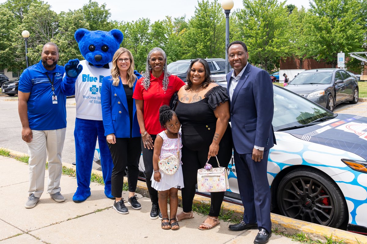 BCBSIL's tweet photo. Today, we joined @NASCAR Chicago Street Race Team to continue our commitment to #DrivingAccess to Mental Health Services and investing in an amazing community-based organization, Family Focus! https://t.co/qm3GSZgb0d