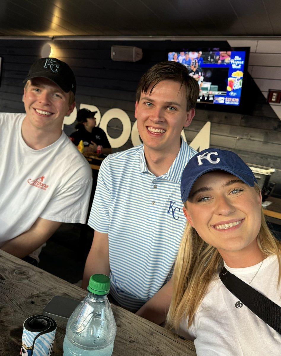 WallaceSaunders's tweet photo. We had a ball Thursday night at the @Royals game ⚾️ https://t.co/s5TNS8YQYU