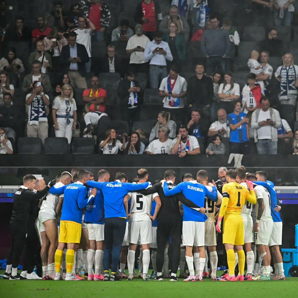 JureFerjan's tweet photo. Nogometna velesila Portugalska 🇵🇹 je trepetala več kot 120 minut ... Žal pa je v nogometni loteriji, ob strelih z bele točke, zmanjkalo nekaj sreče ...

Poklon našim junakom za bojevito in srčno igro - na vseh 4 tekmah #EURO2024. 👏👏👏

#Srcebije🇸🇮 https://t.co/cbaKwByvEb
