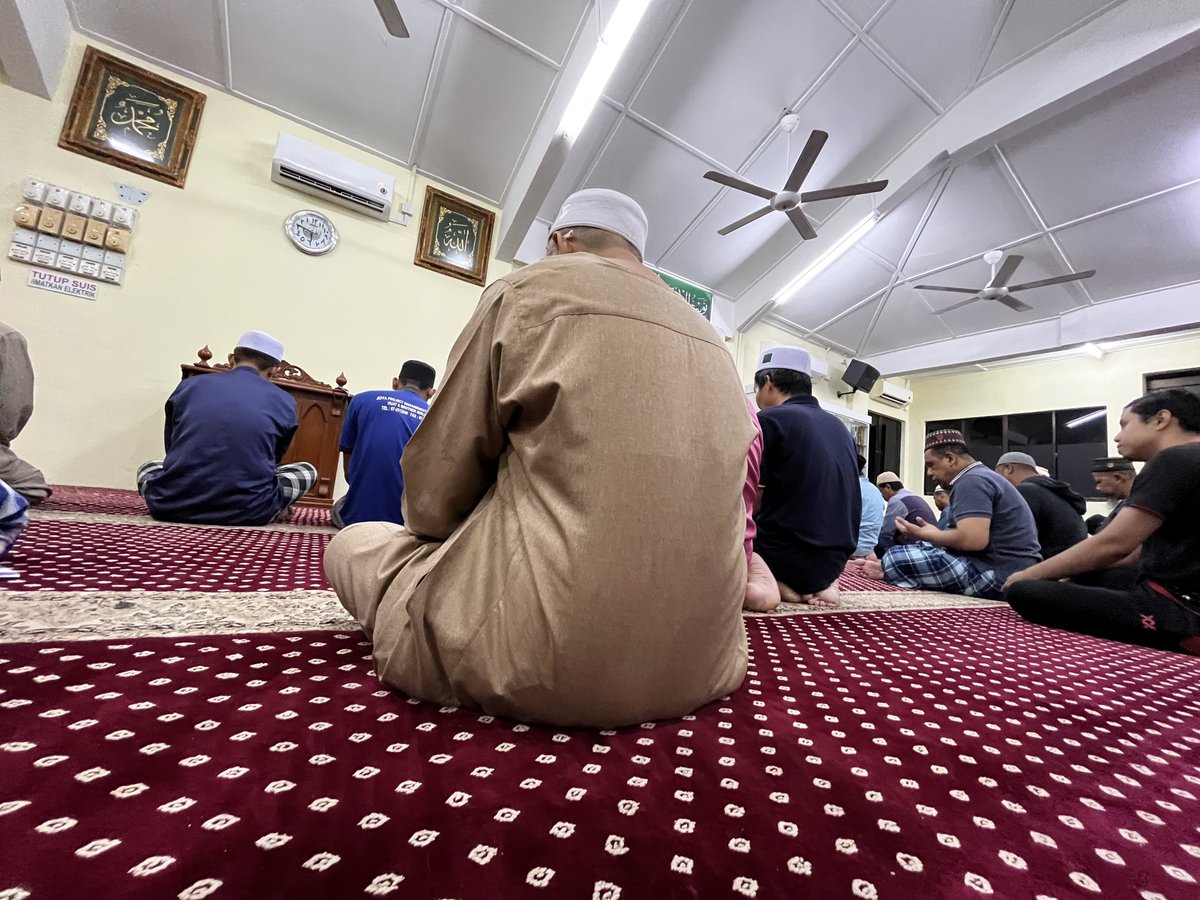 Habshi_JB's tweet photo. #SemarakSubuh.
Salam subuh & salam 2️⃣5️⃣Zulhijjah 1️⃣4️⃣4️⃣5️⃣H.
📜Tazkirah hadis
❇️Allah Membuka Aib Kepada Pembuka Aib Orang Lain❇️
Daripada Abu Barzah Al Aslami ia berkata, "Rasulullah SAW bersabda: "Wahai orang-orang yang beriman dengan lisannya namun keimanannya belum- https://t.co/CN0w7kLI2T