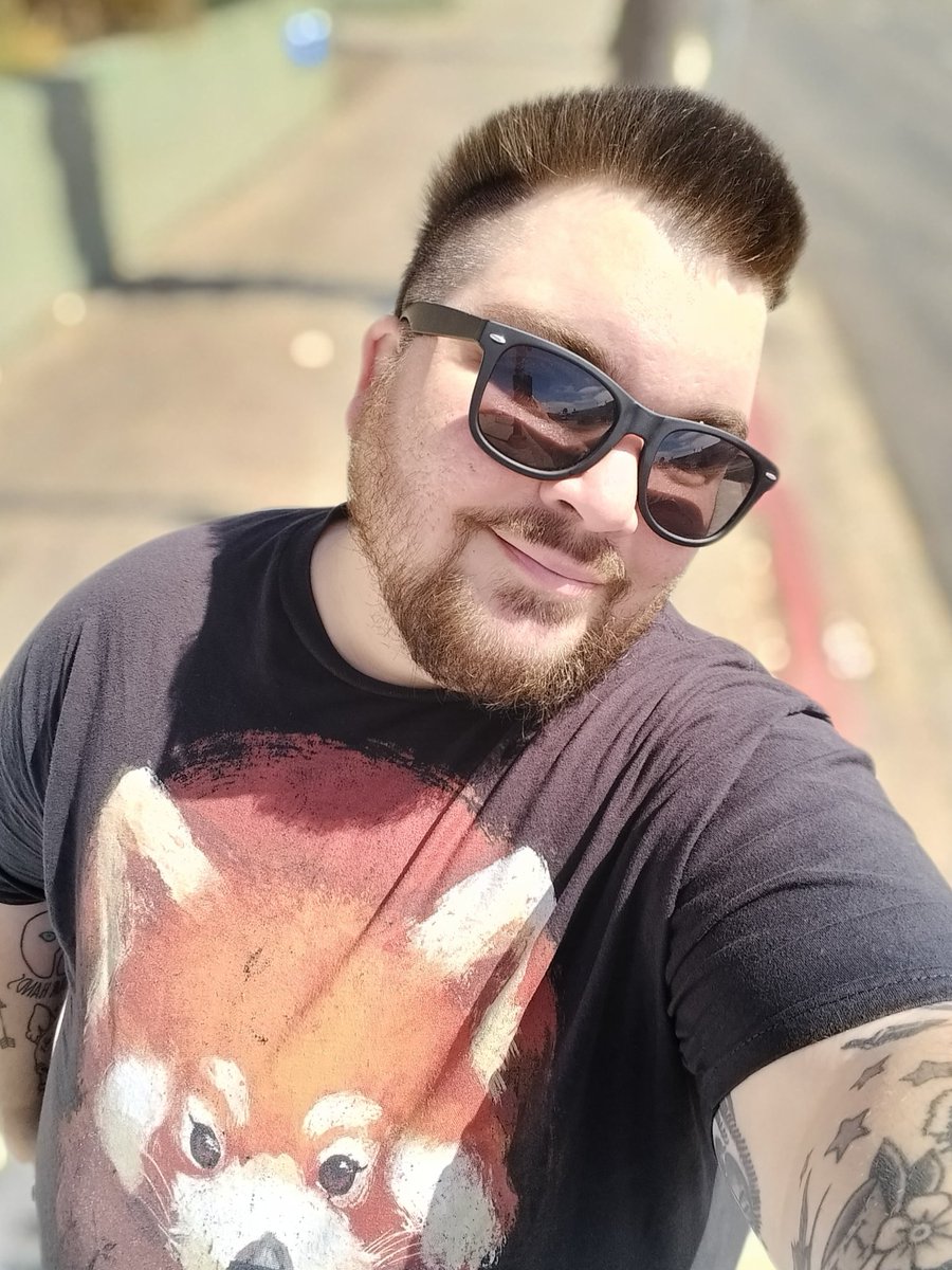 Hello, Comrades!! 🖤🌹🐞