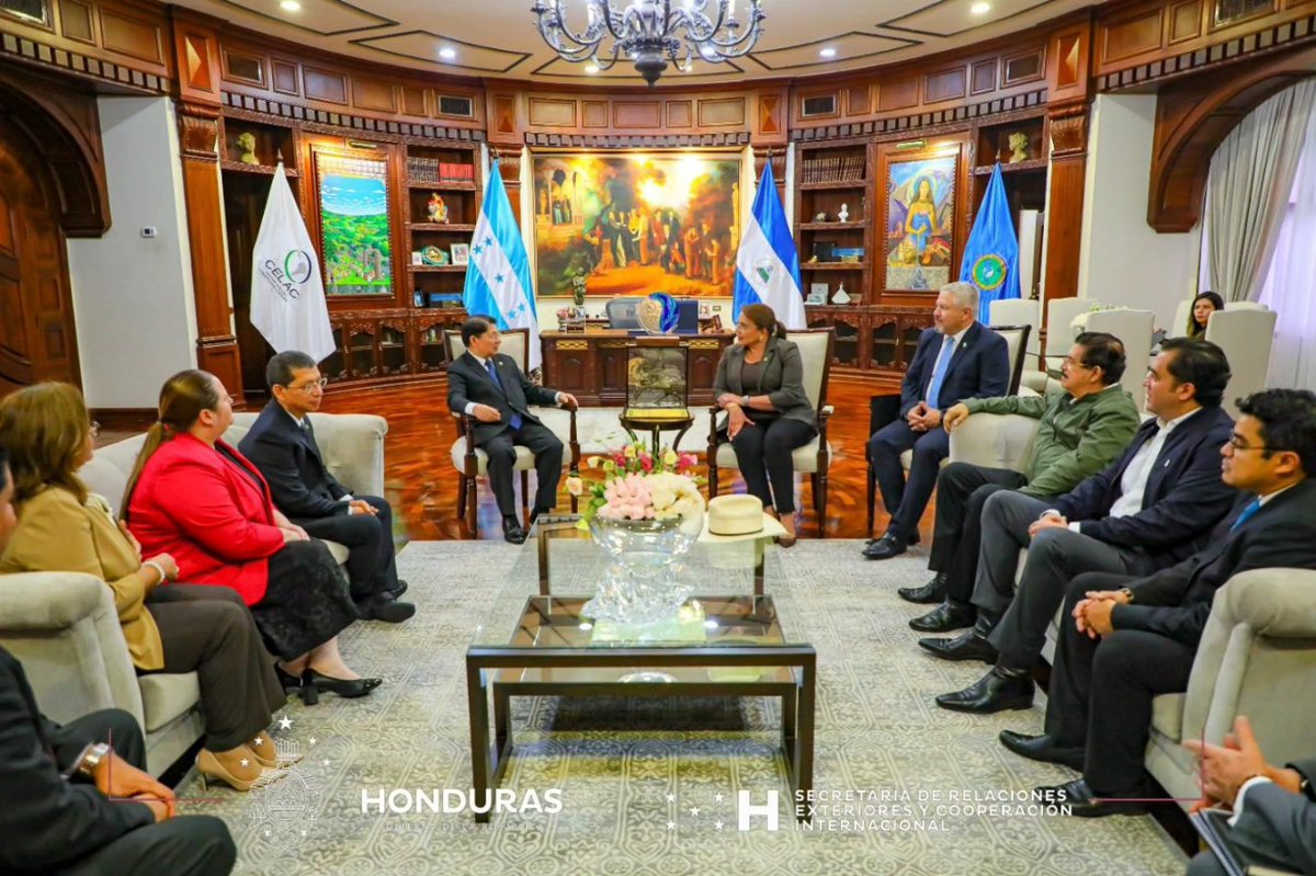 SoldeLiberNica's tweet photo. Acto oficial del traspaso de la Presidencia Pro Tempore del #SICA  de mano de Xiomara Castro De Zelaya  Presidenta de la República de Honduras 🇭🇳 a la República de Nicaragua 🇳🇮 para el período de julio a diciembre de 2024. 

#PPTSICA
#4519SiempreMásAllá https://t.co/M23hnTfwDn