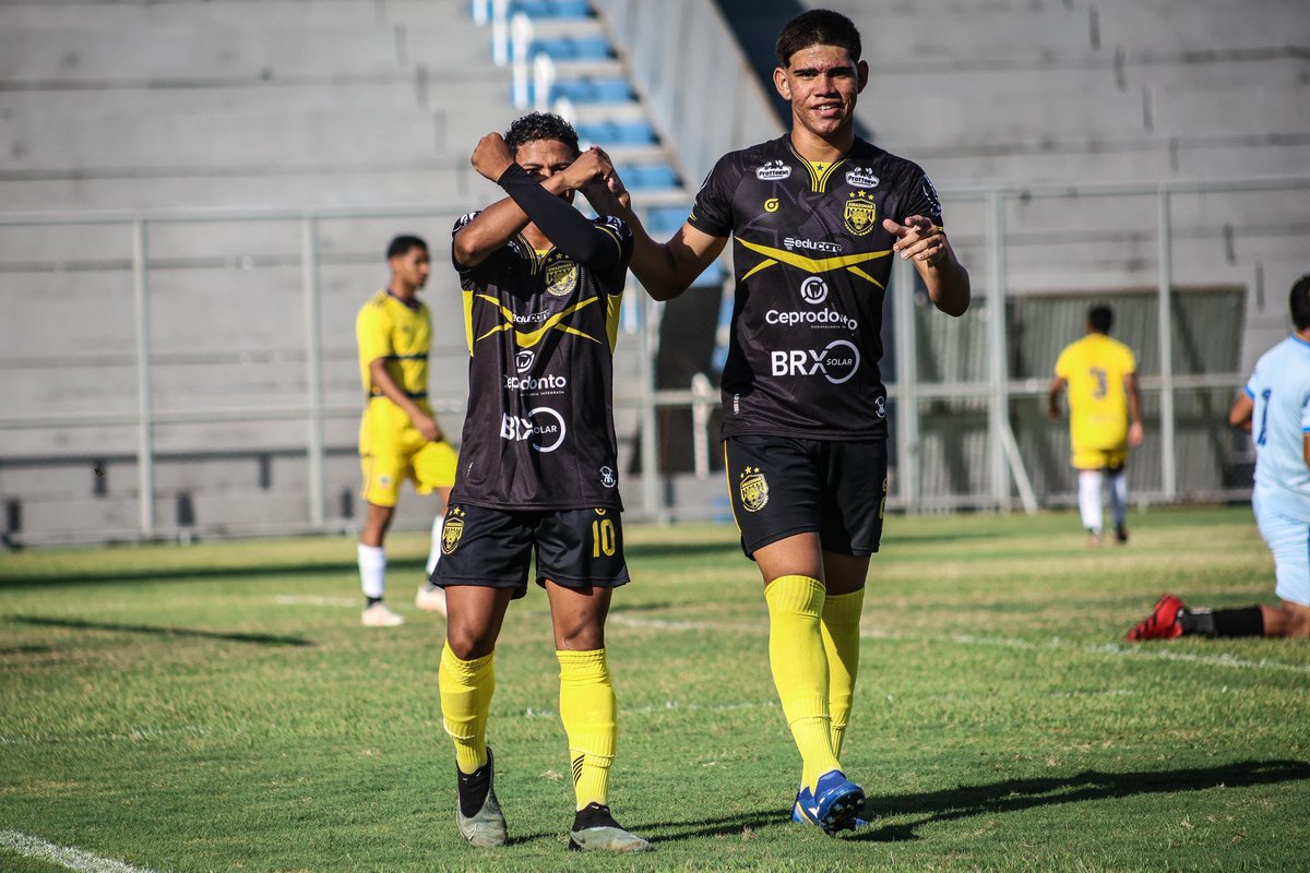 oficialamfc's tweet photo. MAIS UMA GOLEADA DAS FERAS!!! 🐆🔥
🏆 #CopaAmazonasSub20 | rodada 6
🆚 Amazonas 6-0 CDC Manicoré
⚽⚽ Ibson Júnior
⚽ Cocote
⚽Saint Clair
⚽ Russo
⚽ Raylison
📷 Fernando Vasconcelos/Agência Esportiva LB
#AvanteOnçaPintada https://t.co/c5yCKazsHK