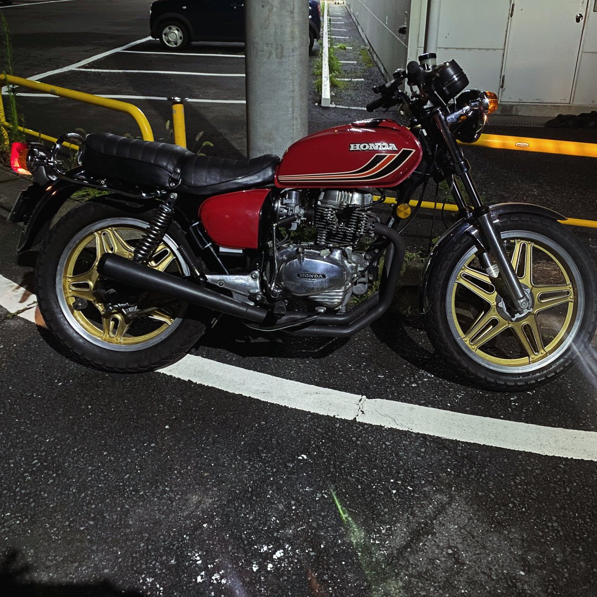 裏コム激渋😎
さいこ〜🤩
＃cb250t
#cb400t
#ホーク
＃バブ
＃ホンダ