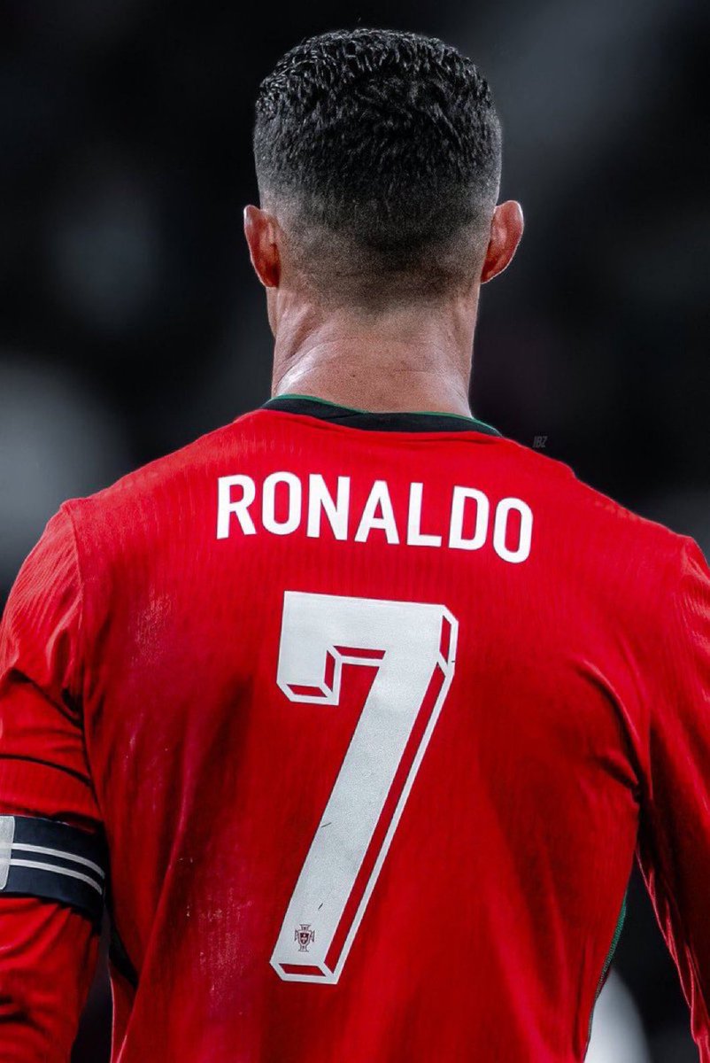 تعتذر وانت الهداف التاريخي لليورو؟
تعتذر وانت اكثر من صنع في تاريخ اليورو؟
تعتذر وانت هداف البرتغال التاريخي ؟
تعتذر وانت هداف المنتخبات التاريخي ؟
تعتذر وانت من جلبت لهم المجد ؟

انت ليس مطالب بالأعتذار ابداً يارونالدو ❤️
#لا_لتعليق_حفيظ_دراجي