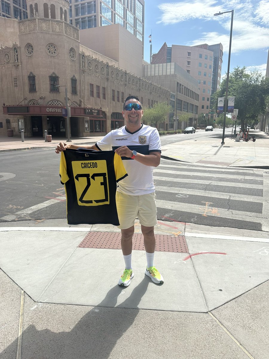 ivanbayas's tweet photo. De Ecuador 🇪🇨 para el mundo @LaTri @CopaAmerica #Ecuadorsomostodos @StateFarmArena #NiñoMoi #Glendale #Phenix #Arizona https://t.co/zudLeo2bfJ