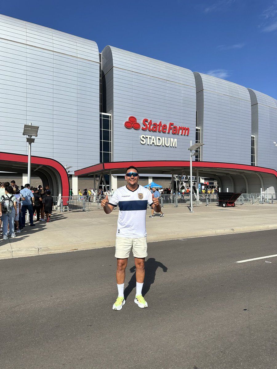 ivanbayas's tweet photo. De Ecuador 🇪🇨 para el mundo @LaTri @CopaAmerica #Ecuadorsomostodos @StateFarmArena #NiñoMoi #Glendale #Phenix #Arizona https://t.co/zudLeo2bfJ
