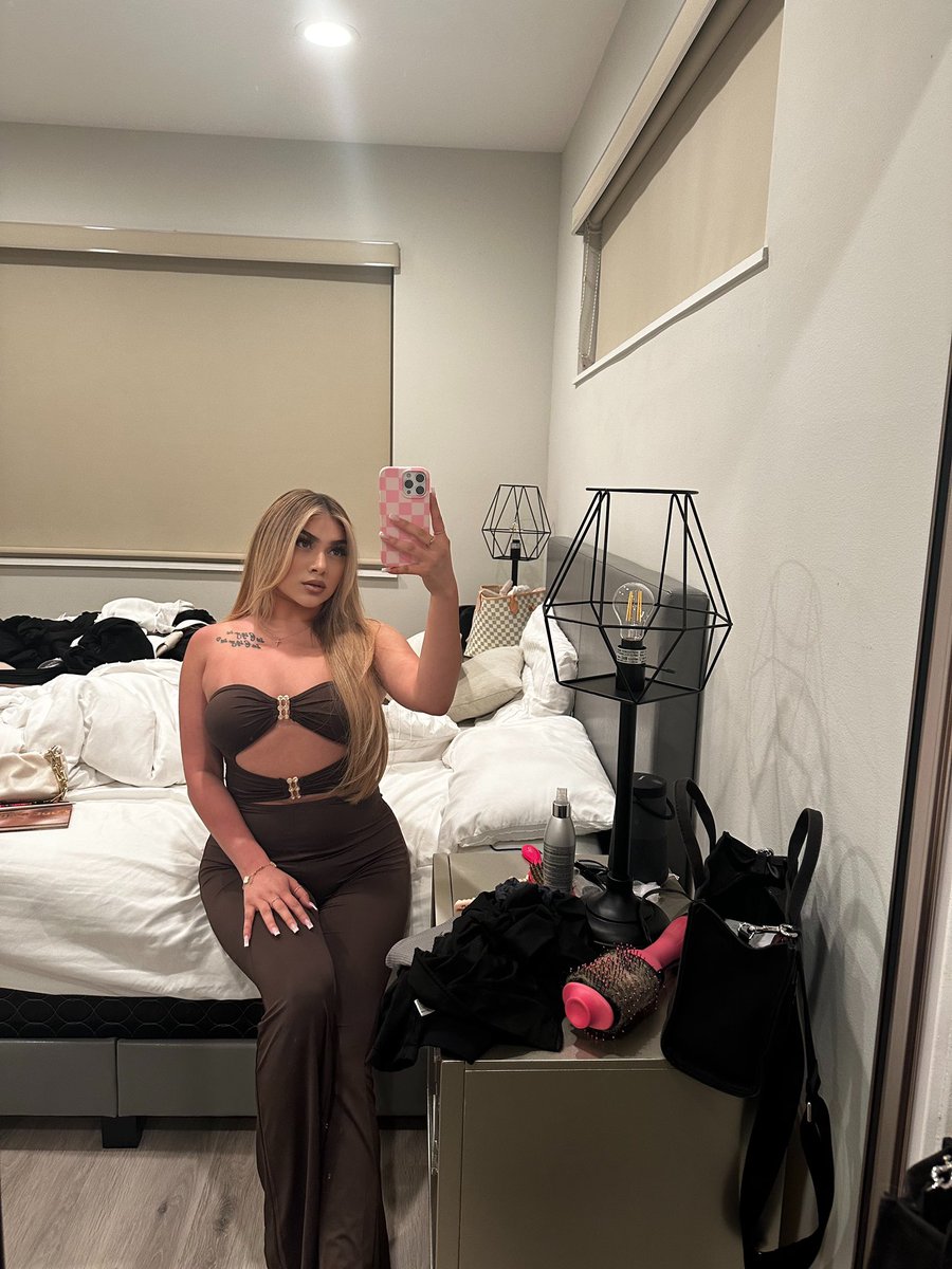 yrfavoritebrat's tweet photo. 𝔰𝔱𝔬𝔭 𝔞𝔫𝔡 𝔰𝔱𝔞𝔯𝔢 ✨ https://t.co/j8eAKLHSJ1