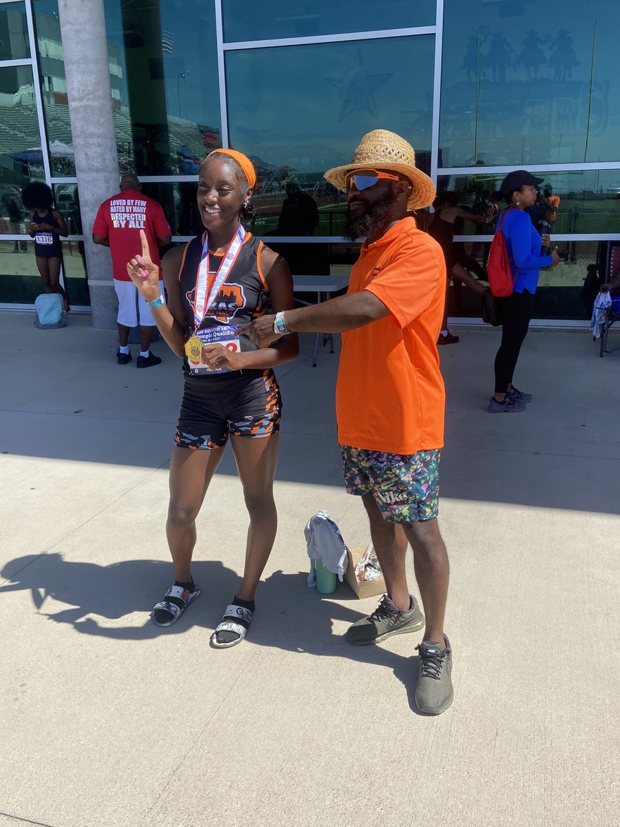 GennieveDavis1's tweet photo. 100 m AAU regional champion I’m on my way to JO’S North Carolina 
The time was 12.37 not my fastest https://t.co/Gfq94dJlk3