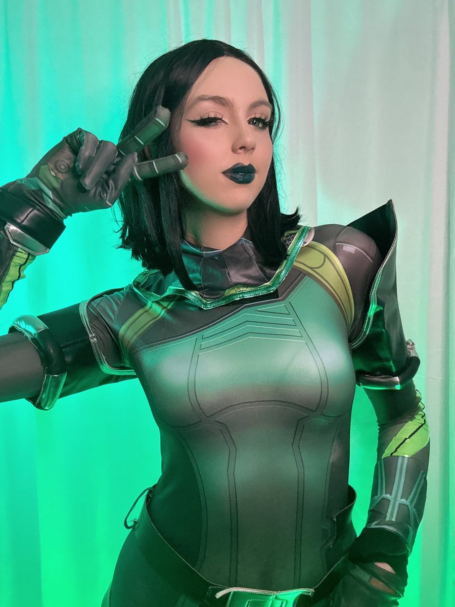 susbaddiee's tweet photo. viperrr:3 💚💚🧪
#valorant #cosplay #viper https://t.co/RbhQ9CLJJP