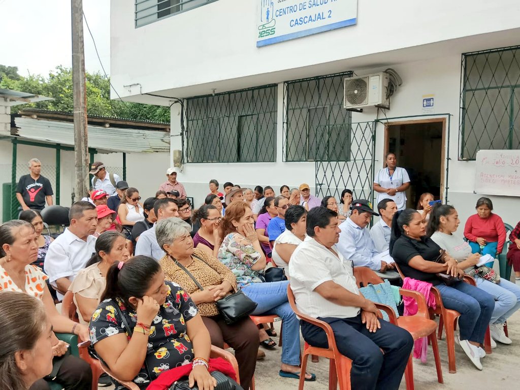 IESSChimborazo's tweet photo. #IESSCampesino | Autoridades del @IESSChimborazo se reunieron con afiliados del Dispensario Cascajal del @IESS_SSC. Durante el encuentro se acordó fortalecer la atención de salud que se brinda a los campesinos de esta zona de la provincia. https://t.co/a5I1xoTAuV