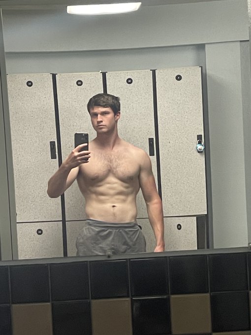 Always in the gym https://t.co/wuT8AyqOYh