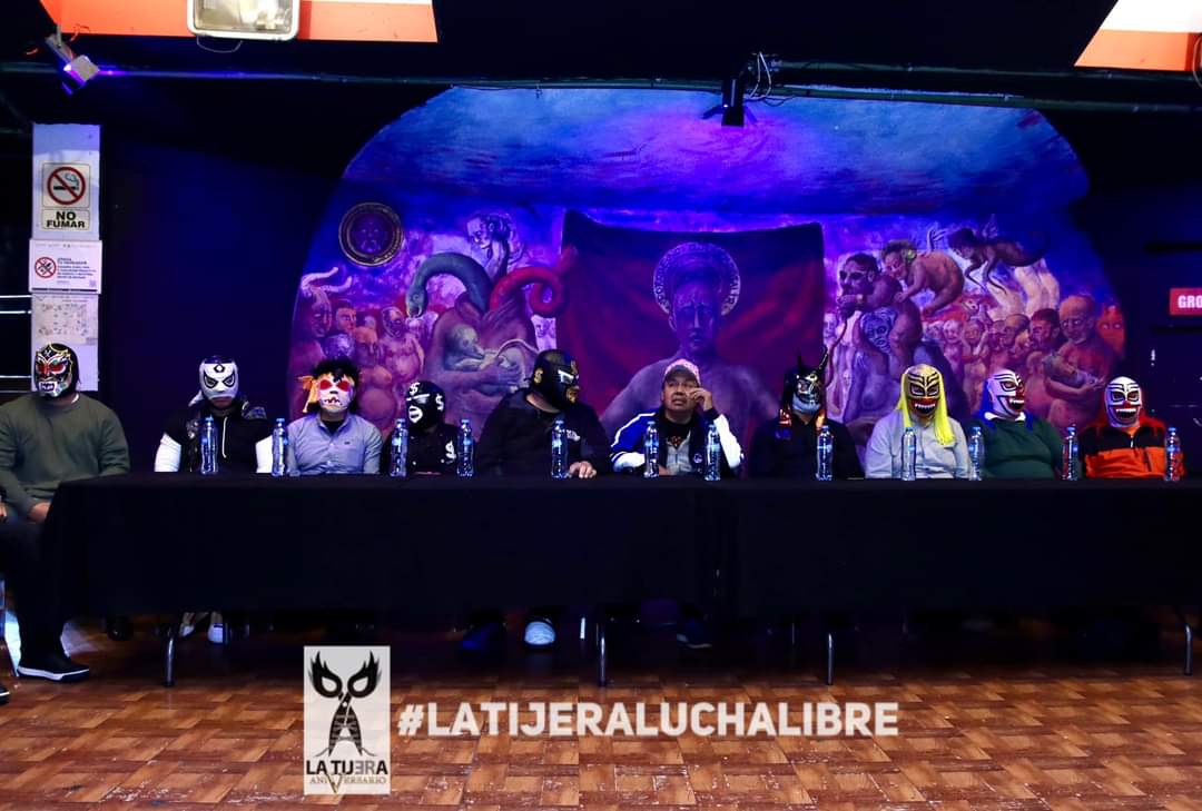 LaTijeraLucha's tweet photo. #Legend y #PolvoDeEstrellas #Promotions presentó a #Nemesis, #MáscaraMaligna, #Pentagón, #LaRataI, #ElPeso, #ElDolar, #LaCalaca, #CocoAmarillo, #CocoAzul y #CocoRojo y #ElEspantapájaros comandados por #PolvoDeEstrellas,quienes realizaron conferencia de prensa para dar detalles... https://t.co/GMaDwzlpBr