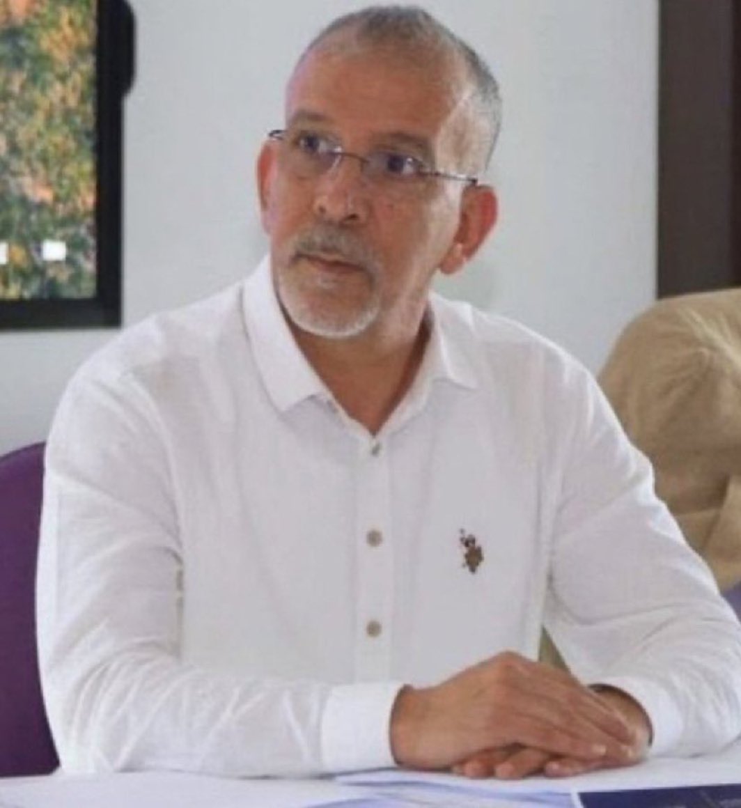 ab_oyz's tweet photo. اقذر معلق مباريات 🤮
#لا_لتعليق_حفيظ_دراجي https://t.co/K3EJFuE887