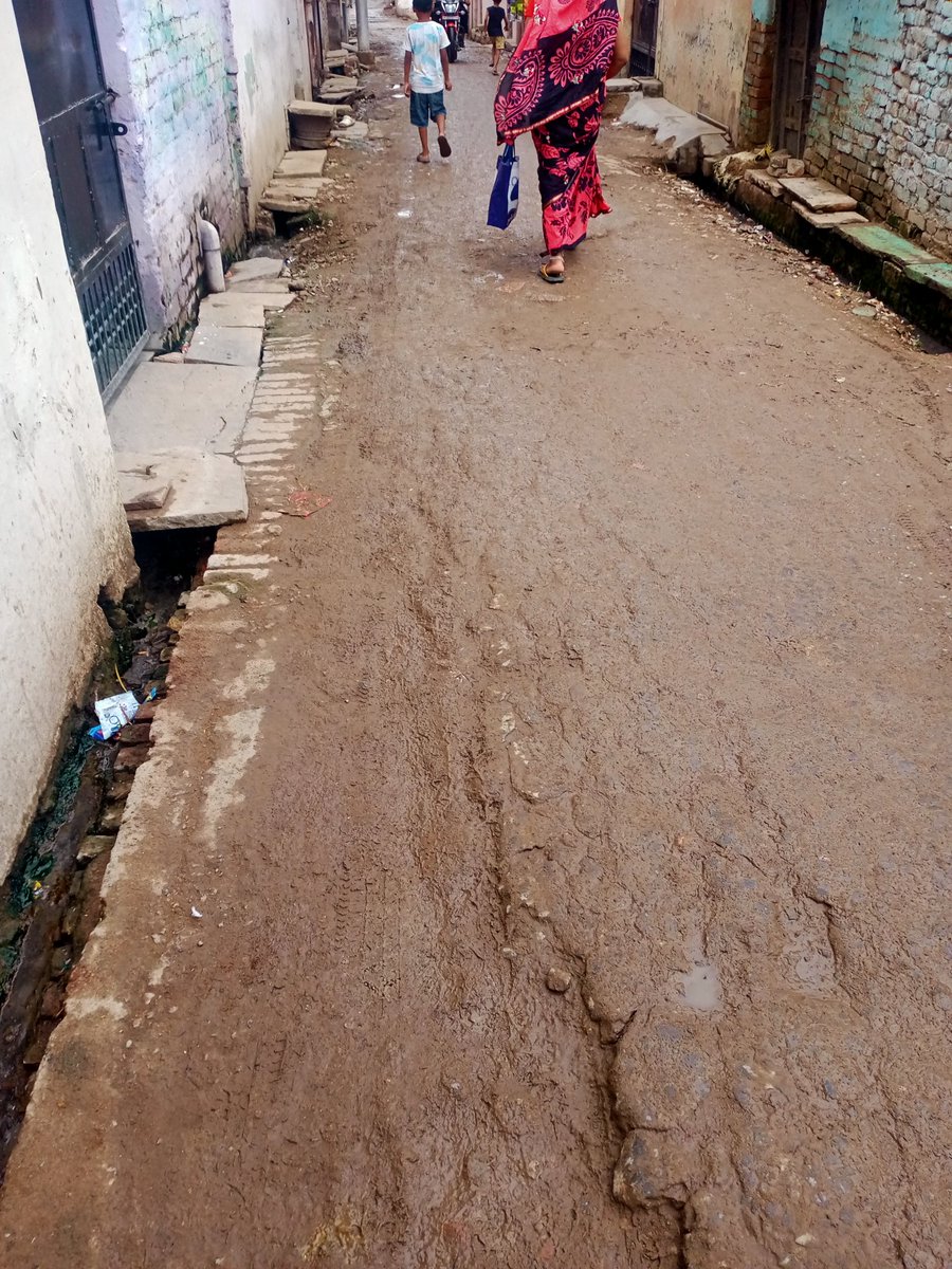 MitulTripathi's tweet photo. @UPGovt @myogiadityanath @cballahabad Pathetic road Ashok Nagar Nevada  prayagraj 211001 near power house. This get even worsen during raining season. Request your kind attention here. https://t.co/AOB9AheYJe