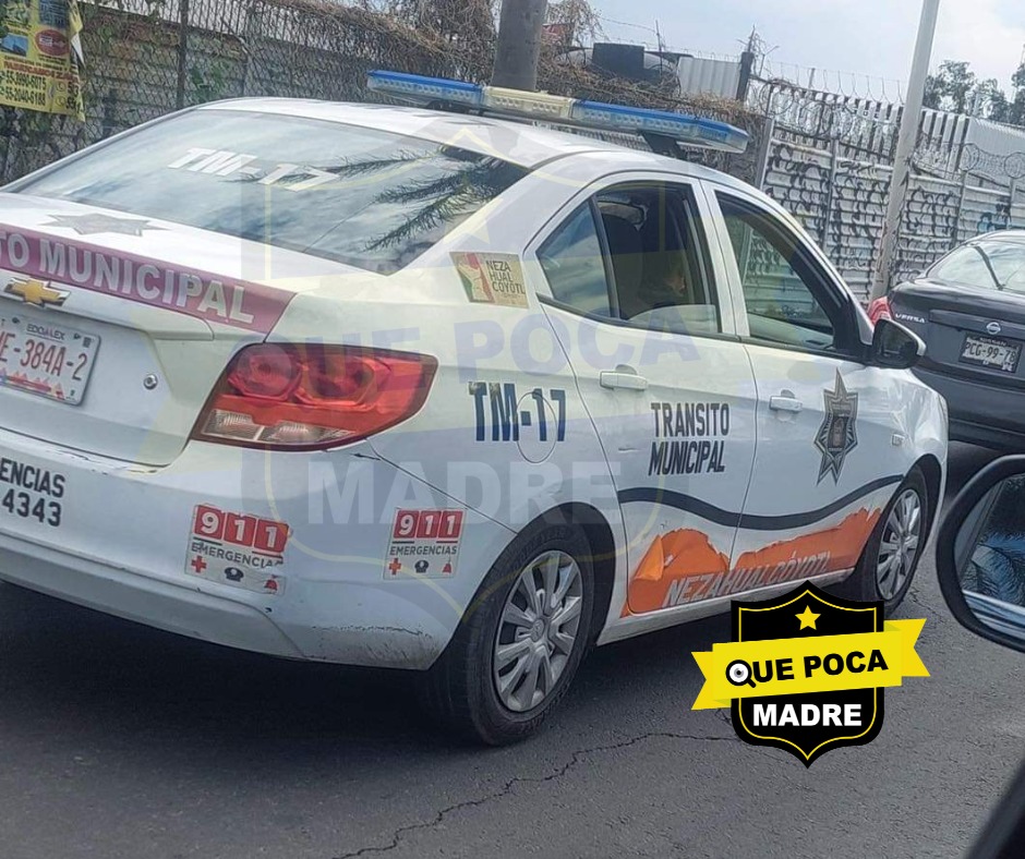 ‼‼#DenunciaCiudadana‼‼
COMO ME GUSTARÍA SER #Poli, PURO "#PorEsoJoven" Y PISTEAR EN EL JALE 🚔🍻😳

Polis de #Neza son sorprendidas con #Michelada en mano, en horas laborales y a bordo de una #Patrulla de Tránsito oficial. 

<a href="/Adolfo_Cerqueda/">Adolfo Cerqueda Rebollo</a>
<a href="/SS_Edomex/">Secretaría de Seguridad del Estado de México</a>
<a href="/delfinagomeza/">Delfina Gómez A.</a>